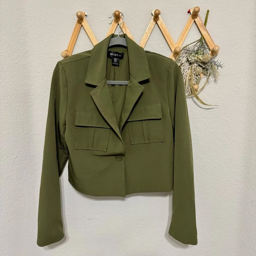 Bailey/44 Green Olive 2 Piece Cropped Blazer and Cargo Pants Size M